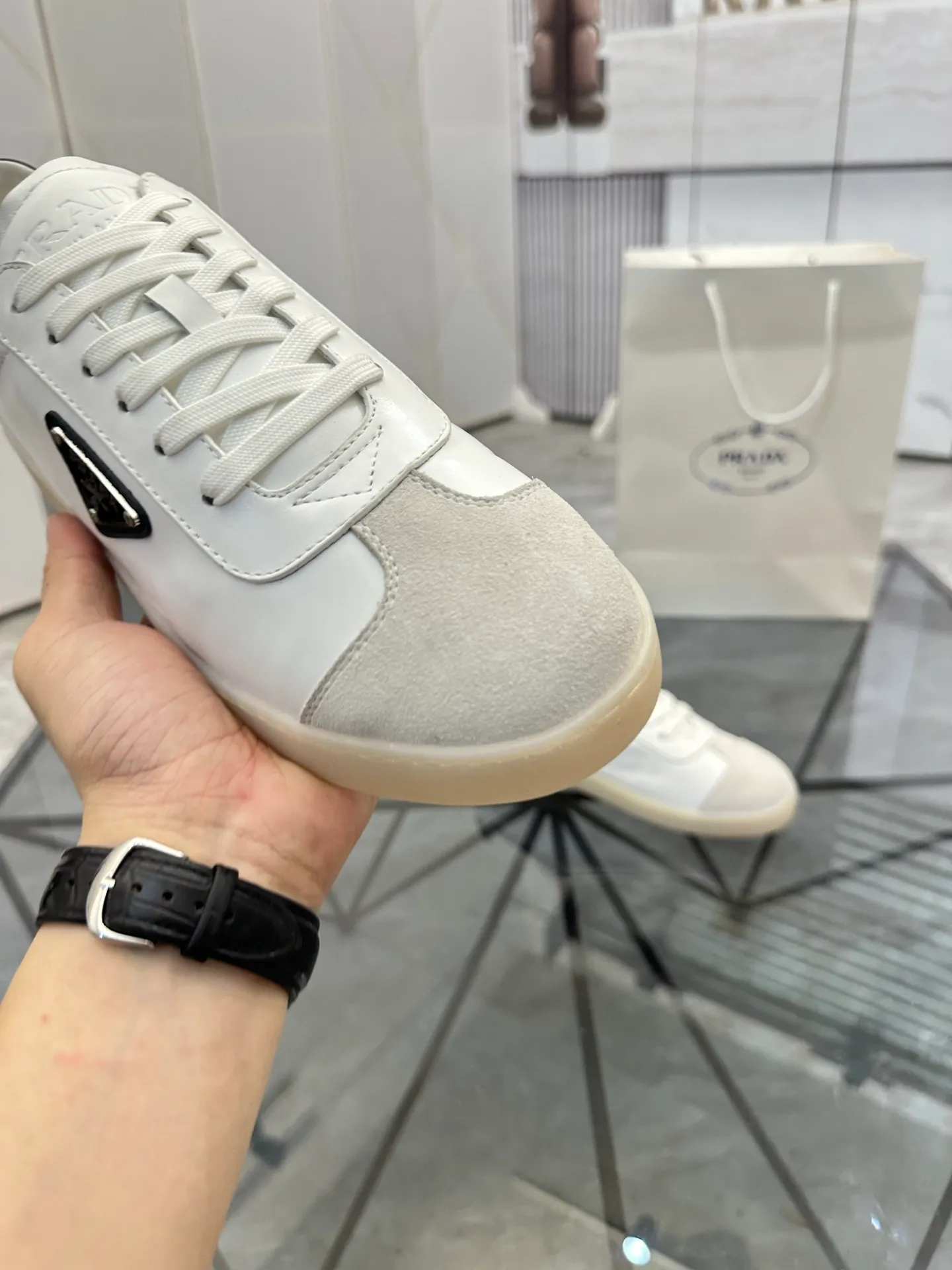 Men's shoes for sale 💰: 💰P540¥ High-end top quality Product trademark: Prada *"Prada*" low-top casual shoes Regular size: 38-45 (can be customized to 46) Product materials: imported first-layer cowhide for the upper, water-dyed cowhide lining, cowhide feet, original outsole. No.: 001